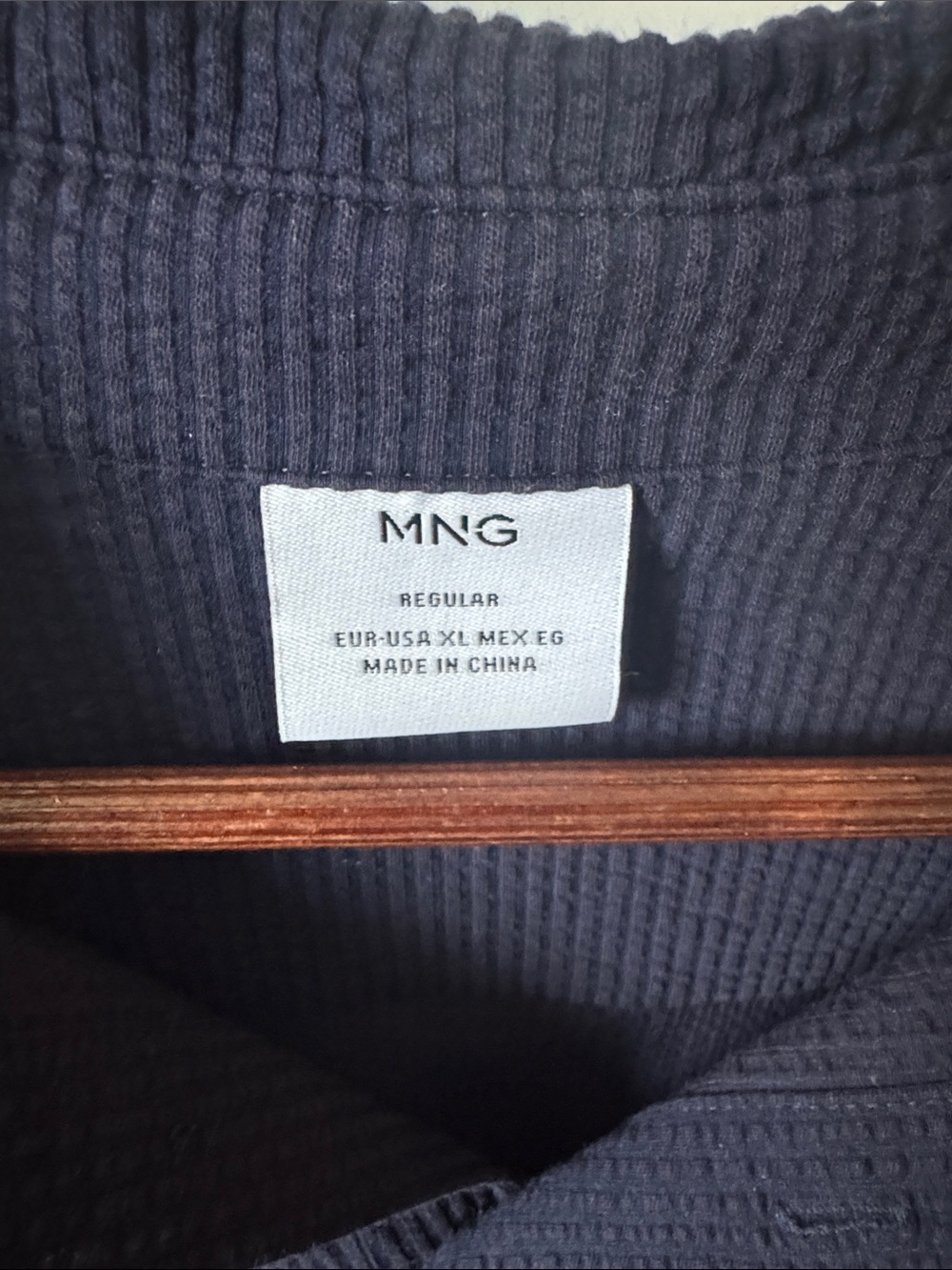 Mango Men’s Navy Seersucker Short-Sleeve Polo - Picture 3 of 3